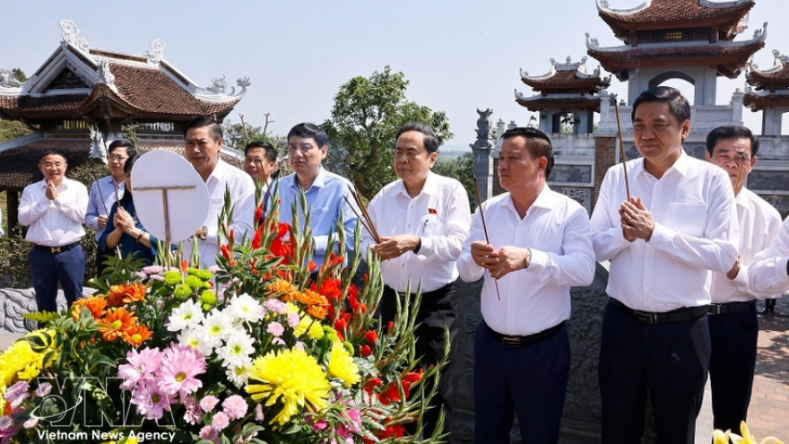 NA leader pays tribute to President Ho Chi Minh in Nghe An